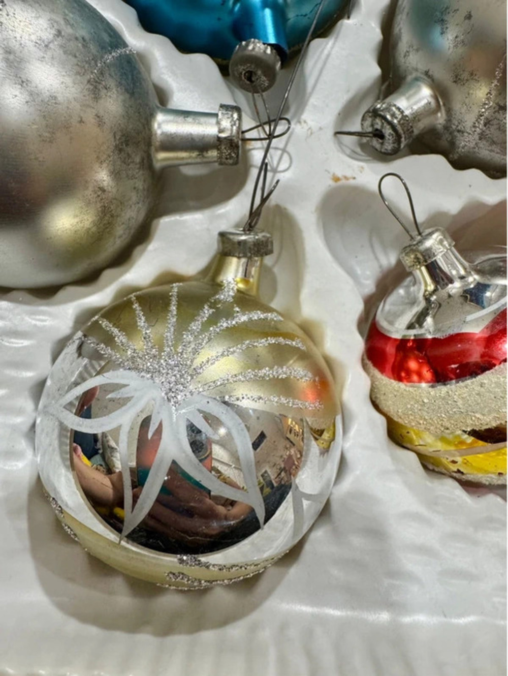 Vintage Mercury Glass Christmas Ornaments Hand Painted Mexico Set of 5 - Picture 4 of 7